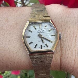 Vtg Laora 17 Jewel Antichoc Swiss Made Ladies Watch 🔥